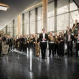 Sächsische Bläserphilharmonie im Foyer Sächsische Bläserphilharmonie mit Instrumenten im Foyer