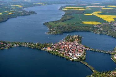 Die Inselstadt Ratzeburg aus der Vogelperspektive; Burkhard Kuhn.jpg Luftbild der Inselstadt Ratzeburg
