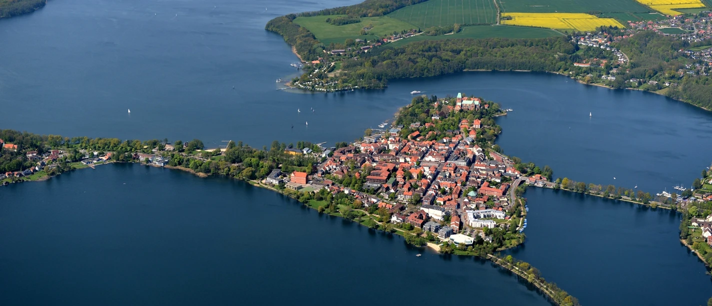 Die Inselstadt Ratzeburg aus der Vogelperspektive; Burkhard Kuhn.jpg Luftbild der Inselstadt Ratzeburg