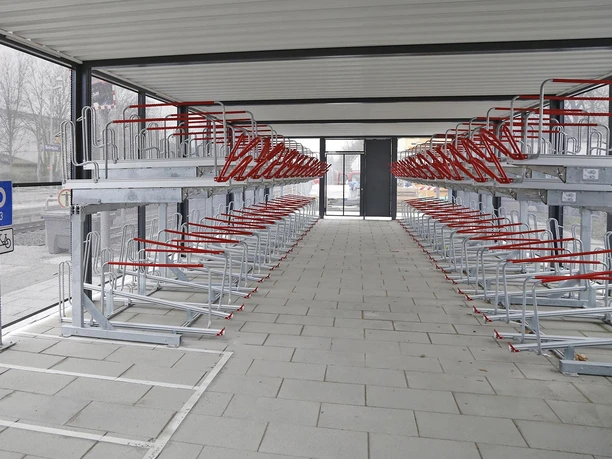 Fahrradparkhaus-Innen.jpg Abstellanlagen für Fahrräder