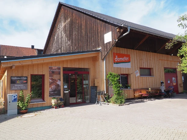 Dorfladen mit Café Außenansicht