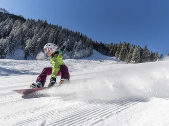 Snowboard Abfahrt Kolbensattel Skigebiet Kolbensattel Oberammergau Naturpark Ammergauer Alpen