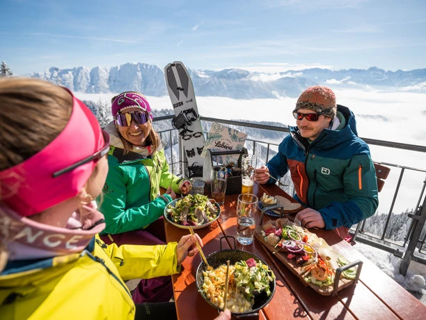 Mittagspause in der Laberei Berggaststätte Die Laberei Oberammergau Naturpark Ammergauer Alpen
