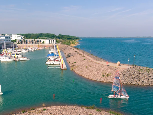 Bootsverleih am Zwenkauer See Segelbote am Hafen in Zwenkau