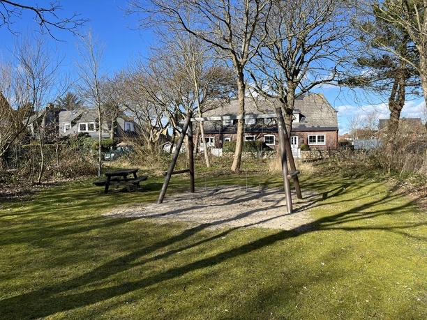 Schaukel auf dem Spielplatz Senwai