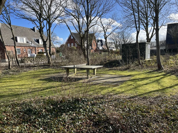 Tischtennis auf dem Spielplatz Senwai