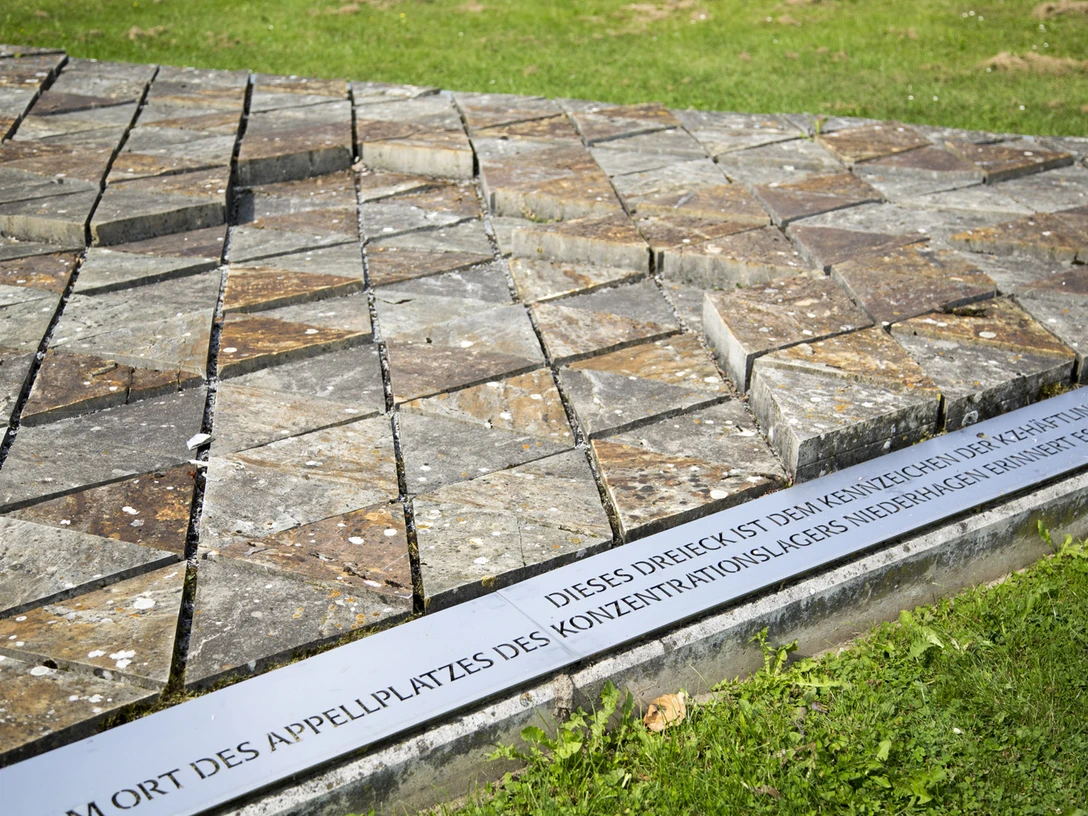 Mahnmahl am Appellplatz des ehemaligen KZ Niederhagen / Wewelsburg Mahnmahl am Appellplatz des ehemaligen KZ Niederhagen, Wewelsburg
