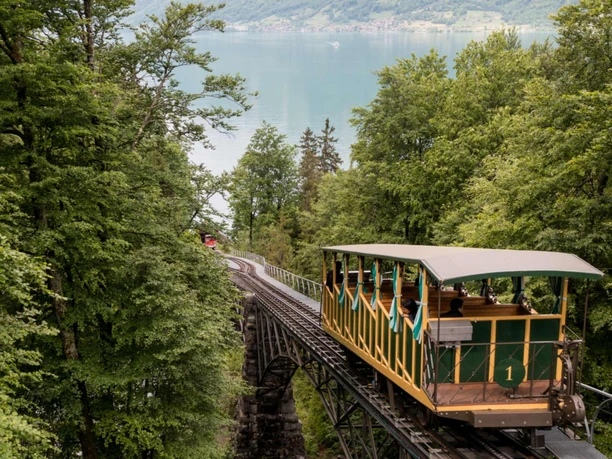 giessbach-standseilbahn-brienzersee.jpg
