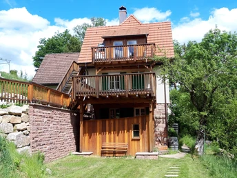 Russberghaus, Garten, Spielwiese, Fahrradschuppen