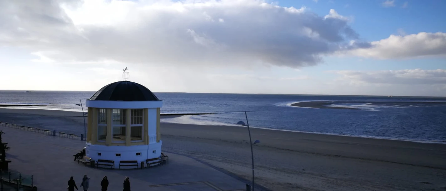 Borkum Wasser, Meer, Häuschen, Himmel, Weite, Wolken