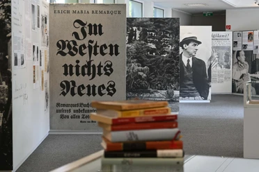 Ausstellung im Erich Remarque-Friedenszentrum Innenansicht Erich Remarque-Friedenszentrum