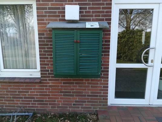 Bücherschrank DGH Wingst