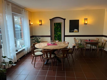 Gastraum Brauner Hirsch 1.jpg Gastraum Brauner Hirsch