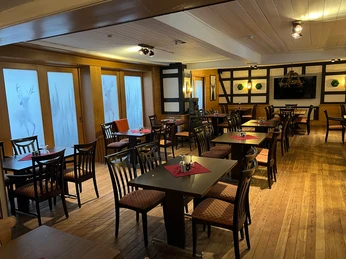 Gastraum Brauner Hirsch.jpg Gastraum Brauner Hirsch