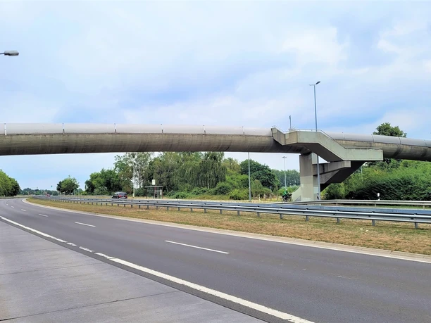 Designerbrücke Teichbreite