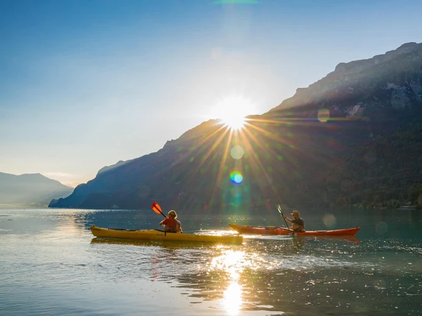 bönigen-kajak-sommer-sonne-brienzersee.jpg