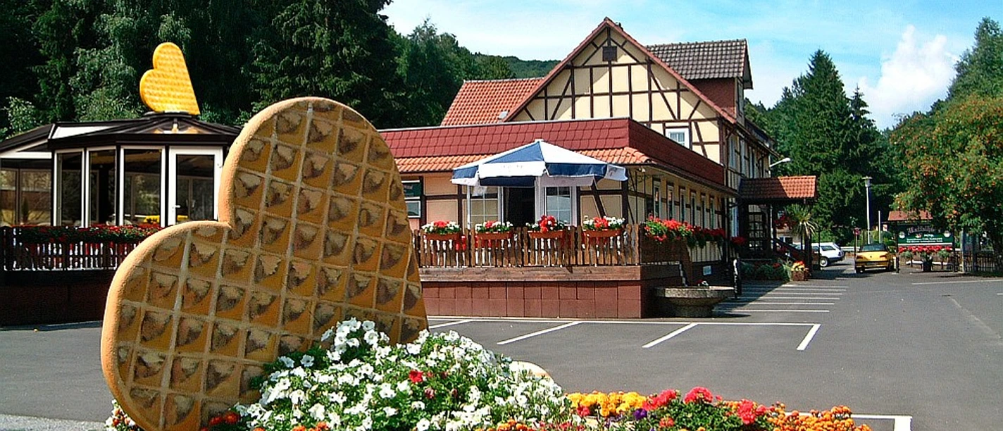 Waffelhaus_Panorama_2004_mit_Wintergarten-Kopie.jpg
