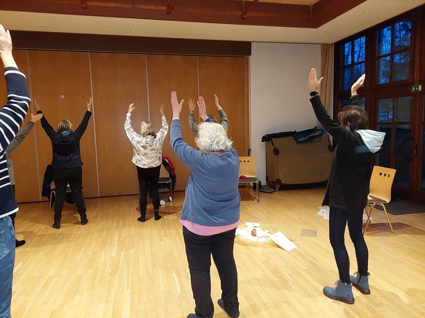 Qigong - Foto drinnen 1.jpg