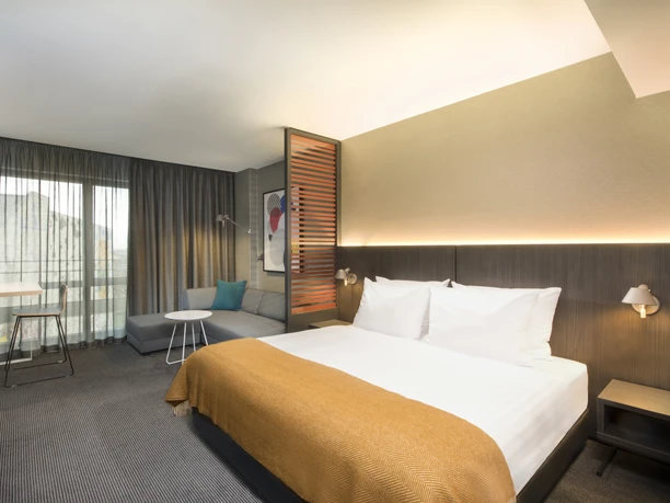 Studio hotel room at the conference hotel Adina Apartment Hotel Leipzig | Leipzig Convention Bureau Studio hotel room at the conference hotel Adina Apartment Hotel Leipzig – presented by Leipzig Convention Bureau