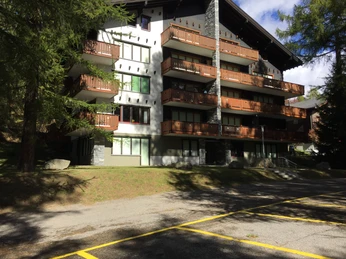 Aussenansicht Sommer (1).JPG