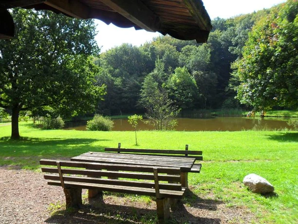 Sitzgruppe am Weiher