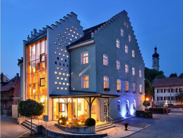 Galerie die Blaue Burg aussen.JPG