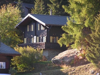 Chalet choucas Ansicht Süd im Herbst