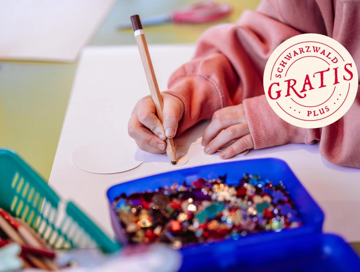 Basteln in Murgels Spielhaus