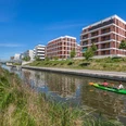 Lindenauer Hafen - Wasserstadt Leipzig Lindenauer Hafen mit zwei Kanufahrern, Wasser, Natur, Architektur