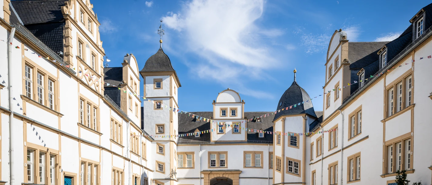 Paderborn-SchlossNeuhaus-Teutoburger-Wald-Tourismus-Patrick-Gawandtka-108-CC-BY-SA.jpg Schloss Neuhaus Paderborn