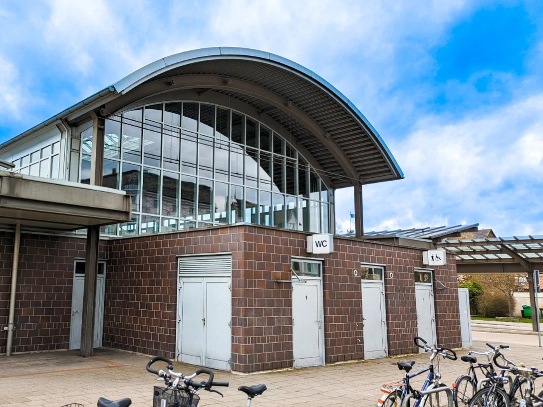 Öffentliche Toilette am Bahnhof Peine