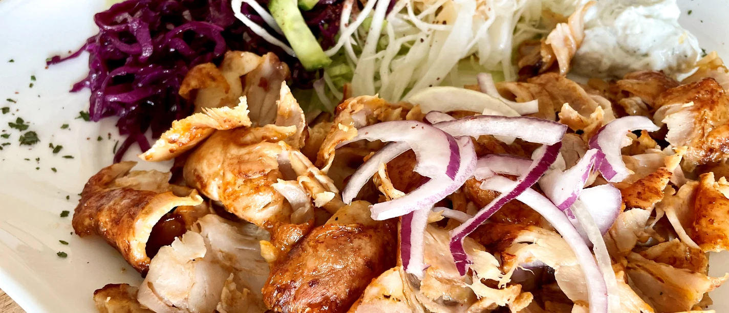 Dönerteller mit frischem Salat