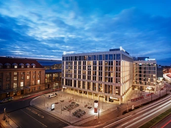 Conference hotel HYPERION Hotel Leipzig | Leipzig Convention Bureau Tagungshotel HYPERION Hotel Leipzig – präsentiert vom Leipzig Convention BureauConference hotel HYPERION Hotel Leipzig – presented by the Leipzig Convention BureauKonferenční hotel HYPERION Hotel Leipzig - prezentovaný Leipzig Convention BureauHotel konferencyjny HYPERION Hotel Leipzig - prezentowany przez Leipzig Convention BureauConferentiehotel HYPERION Hotel Leipzig - gepresenteerd door het Leipzig Convention BureauHotel per conferenze HYPERION Hotel Leipzig - presentato dall'Ufficio congressi di Lipsia