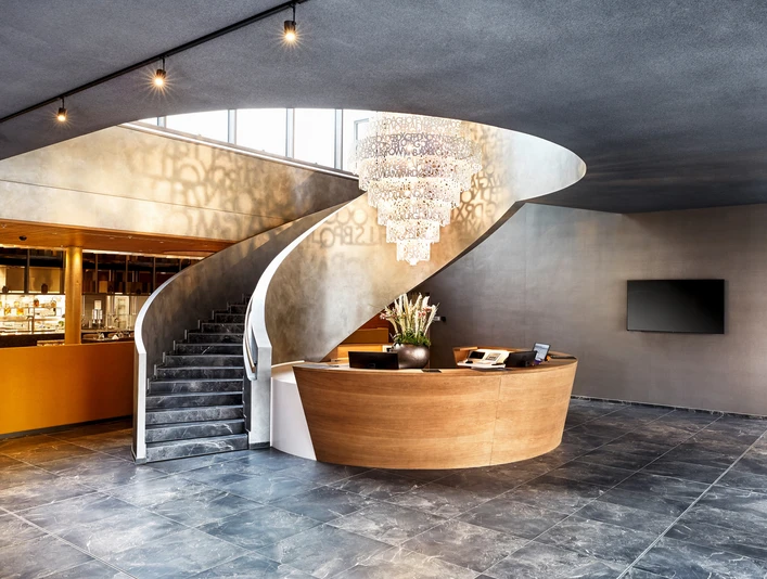 Lobby des Tagungshotel HYPERION Hotel Leipzig | Leipzig Convention Bureau Lobby des Tagungshotel HYPERION Hotel Leipzig – präsentiert vom Leipzig Convention BureauLobby of the conference hotel HYPERION Hotel Leipzig – presented by the Leipzig Convention Bureau