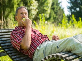 Breuna Himmelsliegen im Igelsbett