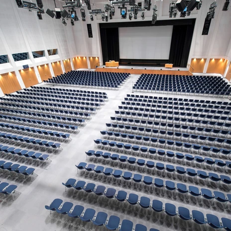 Hall 1 meeting room at the event venue Congress Center Leipzig | Leipzig Convention Bureau Hall 1 meeting room with theatre style seating at the event venue Congress Center Leipzig – presented by Leipzig Convention Bureau