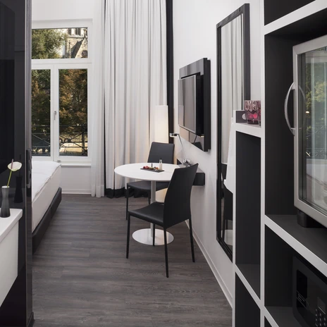 Room at the conference hotel INNSIDE by Meliá Leipzig | Leipzig Convention Bureau Hotel room at the conference hotel INNSIDE by Meliá Leipzig - presented by Leipzig Convention Bureau