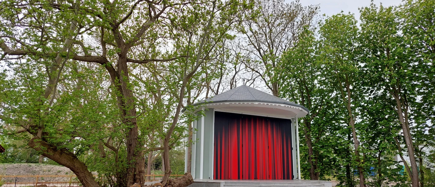 Muschel mit VorhangII.jpg