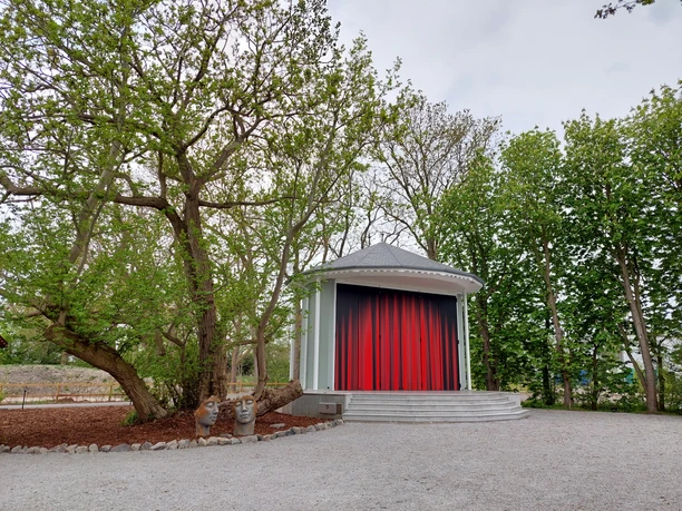 Muschel mit VorhangII.jpg