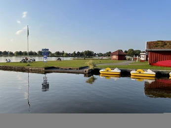 Paddel- und Pedalstation Großes Meer paddeln am Großen Meerpaddling on the Great SeaPadling på det store havpeddelen op de Grote Zee