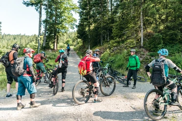 Gefuehrte MTB-Touren Baiersbronn Trail-Genusscamp Gruppe