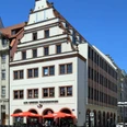 Alte Waage Am Markt in Leipzig -Architektur in der Innenstadt Alte Waage in der Innenstadt Leipzig, Fahrräder, blauer Himmel