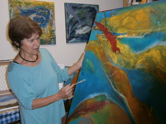 Christa Mayr-brandl - Beim Malen.JPG