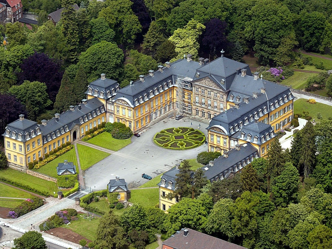 SchlossLuftaufnRechteGGZ