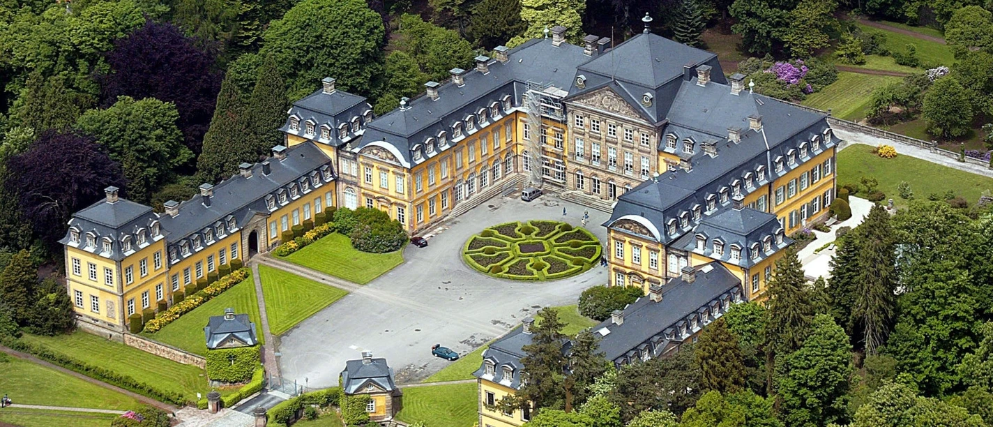 SchlossLuftaufnRechteGGZ