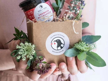 Ihre Tagung & Konferenz in Leipzig: Geschenkebox mit regionalen Produkten Tagung & Konferenz Leipzig Convention: Geschenkebox mit regionalen ProduktenMeeting & conference Leipzig convention: gift box with Leipzig specialitiesMeeting & Conference Leipzig Convention: Dárková krabička s regionálními produktyMeeting & Conference Leipzig Convention: Pudełko upominkowe z produktami regionalnymiMeeting & Conference Leipzig Convention: Geschenkverpakking met regionale productenMeeting & Conference Leipzig Convention: confezione regalo con prodotti regionali