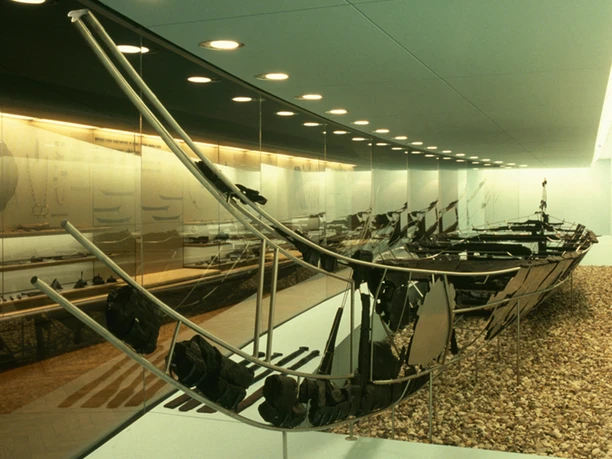 Hjortspringbåden-på-nationalmuseet2
