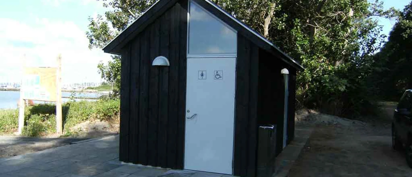 WC-Marina_Alle-Den-_Sorte,_Sønderborg WC-Marina_Alle-Den-_Sorte,_Sønderborg