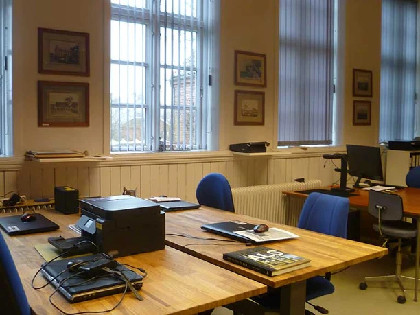 Holm-Lokalhistorisk-Arkiv_arbejdsstationer