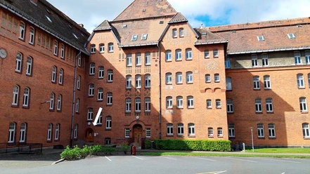 Sdbg-kaserne-pil-indgang